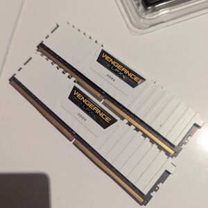 Corsair Vengeance LPX DDR4 RAM - White